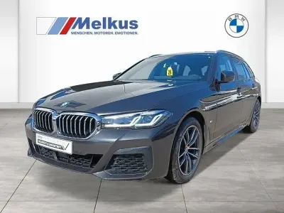 Gebraucht BMW 520 M Sport 197 PS (144 kW) 2022 Grau Kombi