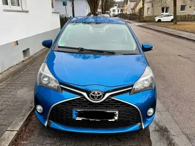 Gebraucht Toyota Yaris Comfort 99 PS (72 kW) 2015 Blau Kleinwagen