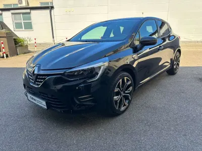 Begagnad Renault Clio V 140 HK (102 kW) 2022 Svart Halvkombi