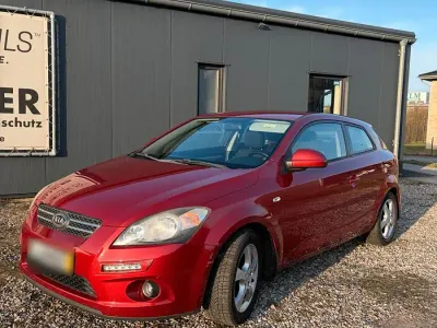 Gebraucht Kia Ceed EX 126 PS (92 kW) 2008 Rot Kleinwagen