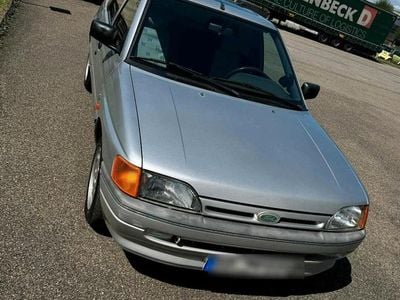 Gebraucht Ford Escort 60 PS (44 kW) 1992 Silber Limousine