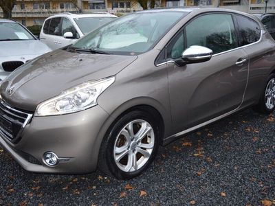 gebraucht Peugeot 208 Allure1,2/ 84PS Navi ,Panorama