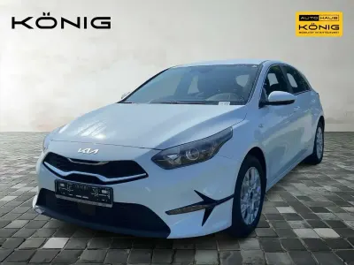 Neu Kia Ceed Vision 140 PS (102 kW) 2025 Carraraweiß Kleinwagen