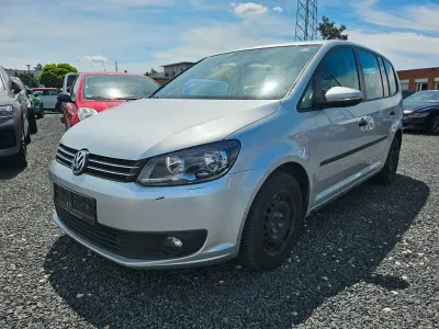 Gebraucht VW Touran Trendline 105 PS (77 kW) 2015 Silber Van / Kleinbus