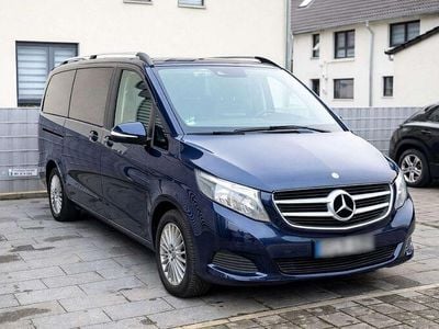 Gebraucht Mercedes V220 Avantgarde Edition 163 PS (119 kW) 2016 Blau Van / Kleinbus