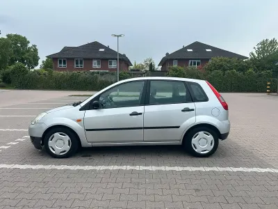 Gebraucht Ford Fiesta 2004 Silber Kleinwagen
