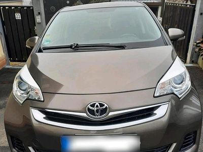 Gebraucht Toyota Verso-S 99 PS (72 kW) 2015 Braun Van / Kleinbus