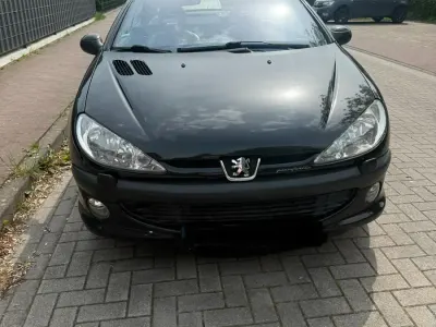 Gebraucht Peugeot 206 60 PS (44 kW) 2003 Schwarz Cabrio