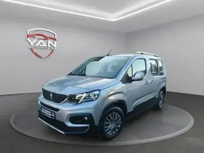 Usata Peugeot Rifter Allure 131 CV (96 kW) 2020 Grigio Monovolume
