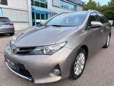 Gebraucht Toyota Auris Life+ 132 PS (97 kW) 2013 Avantgarde bronze me Kombi