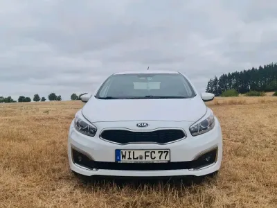 Gebraucht Kia Ceed DREAM-TEAM Edition 136 PS (100 kW) 2016 Weiß Kleinwagen