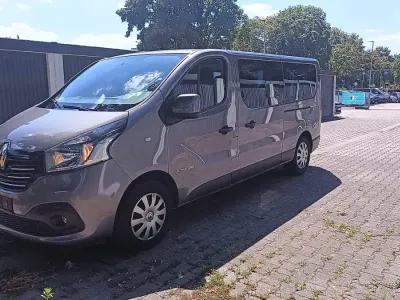 Gebraucht Renault Trafic Expression 145 PS (106 kW) 2017 Grau Van / Kleinbus