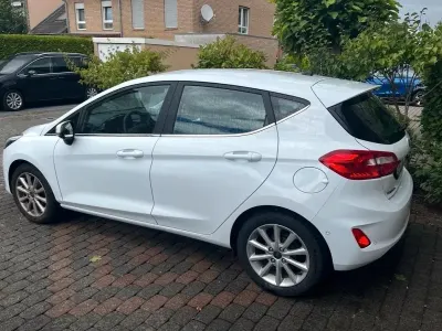 Gebraucht Ford Fiesta Titanium 101 PS (74 kW) 2018 Weiß Kleinwagen