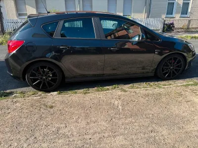 Gebraucht Opel Astra 120 PS (88 kW) 2012 Schwarz Limousine