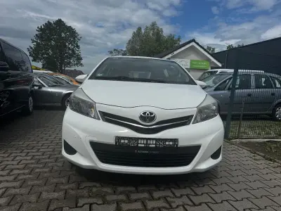 Gebraucht Toyota Yaris Life 69 PS (50 kW) 2012 Weiß Kleinwagen