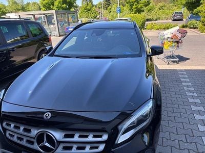 Second-hand Mercedes GLA180 122 CP (89 kW) 2019 Negru SUV