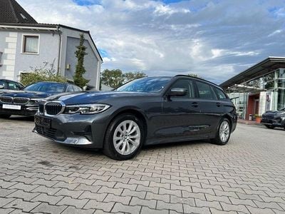 Mineralgrau (metallic) Gebraucht 2022 BMW 318 Advantage Kombi | 24.990 € (Fairer Preis)