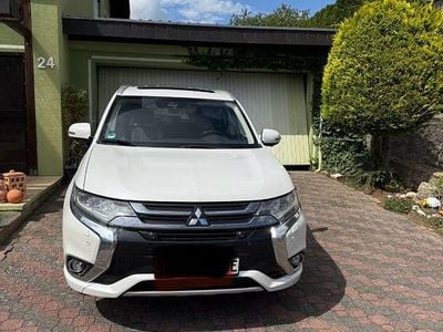 Gebraucht Mitsubishi Outlander P-HEV 203 PS (149 kW) 2017 Weiß SUV
