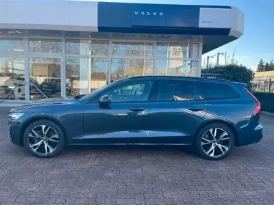 Używany Volvo V60 Plus 197 KM (144 kW) 2025 Niebieski Kombi