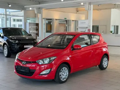 Gebraucht Hyundai i20 Edition 86 PS (63 kW) 2013 Rot Kleinwagen