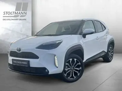 Gebraucht Toyota Yaris Plus 130 PS (95 kW) 2024 Schnee weiß Kleinwagen