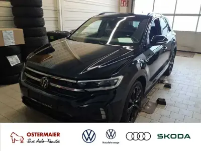 Gebraucht VW T-Roc R-line 150 PS (110 kW) 2023 Schwarz SUV