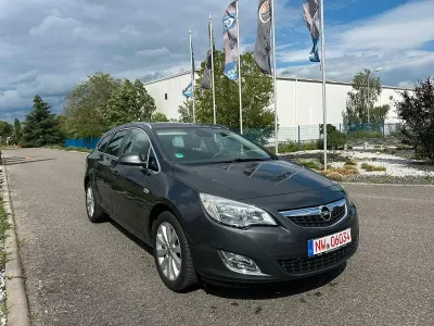 Używany Opel Astra Innovation 140 KM (102 kW) 2012 Szary Kombi