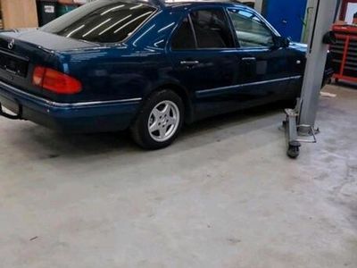 Mercedes E200