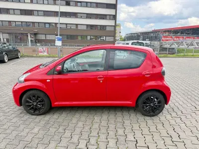 Gebraucht Toyota Aygo Cool 68 PS (50 kW) 2011 Rot Kleinwagen