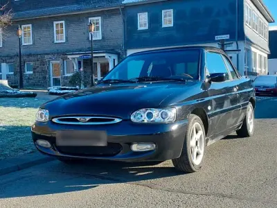Gebraucht Ford Escort Cabriolet Ghia 90 PS (66 kW) 1997 Schwarz Cabrio