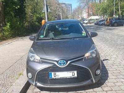 Gebraucht Toyota Yaris Hybrid Comfort 73 PS (53 kW) 2016 Grau Kleinwagen