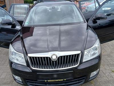 Schwarz Gebraucht 2009 Skoda Octavia Limousine | 1.900 €