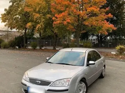 Gebraucht Ford Mondeo 125 PS (91 kW) 2004 Silber Limousine