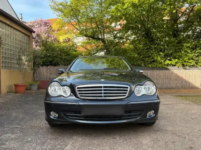 Gebraucht Mercedes C180 Elegance 143 PS (105 kW) 2004 Blau Limousine