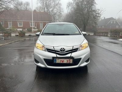 Gebraucht Toyota Yaris Cool 90 PS (66 kW) 2012 Silber Limousine