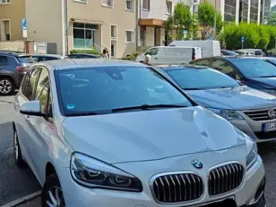 Gebraucht BMW 218 Gran Tourer Luxury Line 140 PS (102 kW) 2021 Weiß Van / Kleinbus