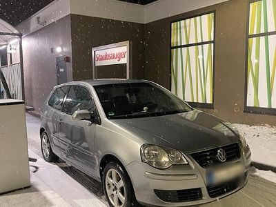 Grau Gebraucht 2007 VW Polo Kleinwagen | 2.100 € (Teuer)