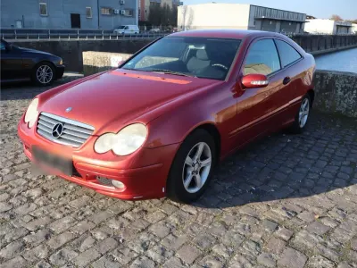 Gebraucht Mercedes C180 129 PS (94 kW) 2001 Rot Coupé