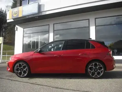Używany Opel Astra GS Line 181 KM (133 kW) 2022 Czerwony Sedan/Limuzyna