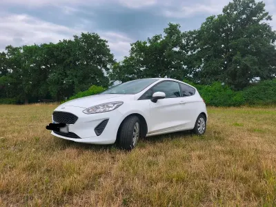 Gebraucht Ford Fiesta 88 PS (64 kW) 2018 Weiß Kleinwagen