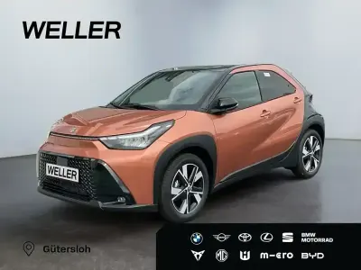 Neu Toyota Aygo 116 PS (85 kW) 2026 Cinnamon (4t4) / black mica (209) (braun) Kleinwagen
