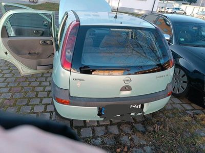 Grau Gebraucht 2001 Opel Corsa Kleinwagen | 1.300 € (Fairer Preis)