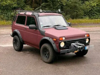 Gebraucht Lada niva 83 PS (61 kW) 2010 Rot SUV