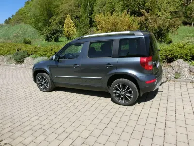 Usata Skoda Yeti Adventure 170 CV (125 kW) 2015 Grigio SUV