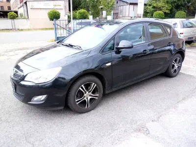 Gebraucht Opel Astra Design Edition 120 PS (88 kW) 2012 Schwarz Limousine