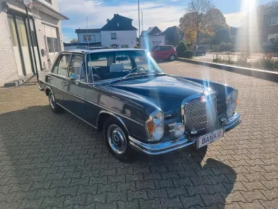 Gebraucht Mercedes S250 130 PS (95 kW) 1967 Blau Limousine