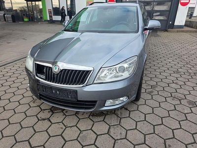 Grau Gebraucht 2012 Skoda Octavia Ambition Kombi | 2.700 €
