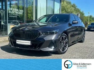 Gebraucht BMW 540 M Sport 303 PS (222 kW) 2025 Grau Kombi
