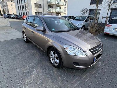 Gebraucht Kia Ceed LX 109 PS (80 kW) 2009 Beige Kleinwagen