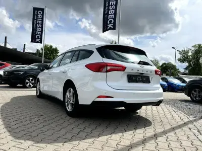 Gebraucht Ford Focus Cool & Connect 120 PS (88 kW) 2020 Frost weiß Kombi